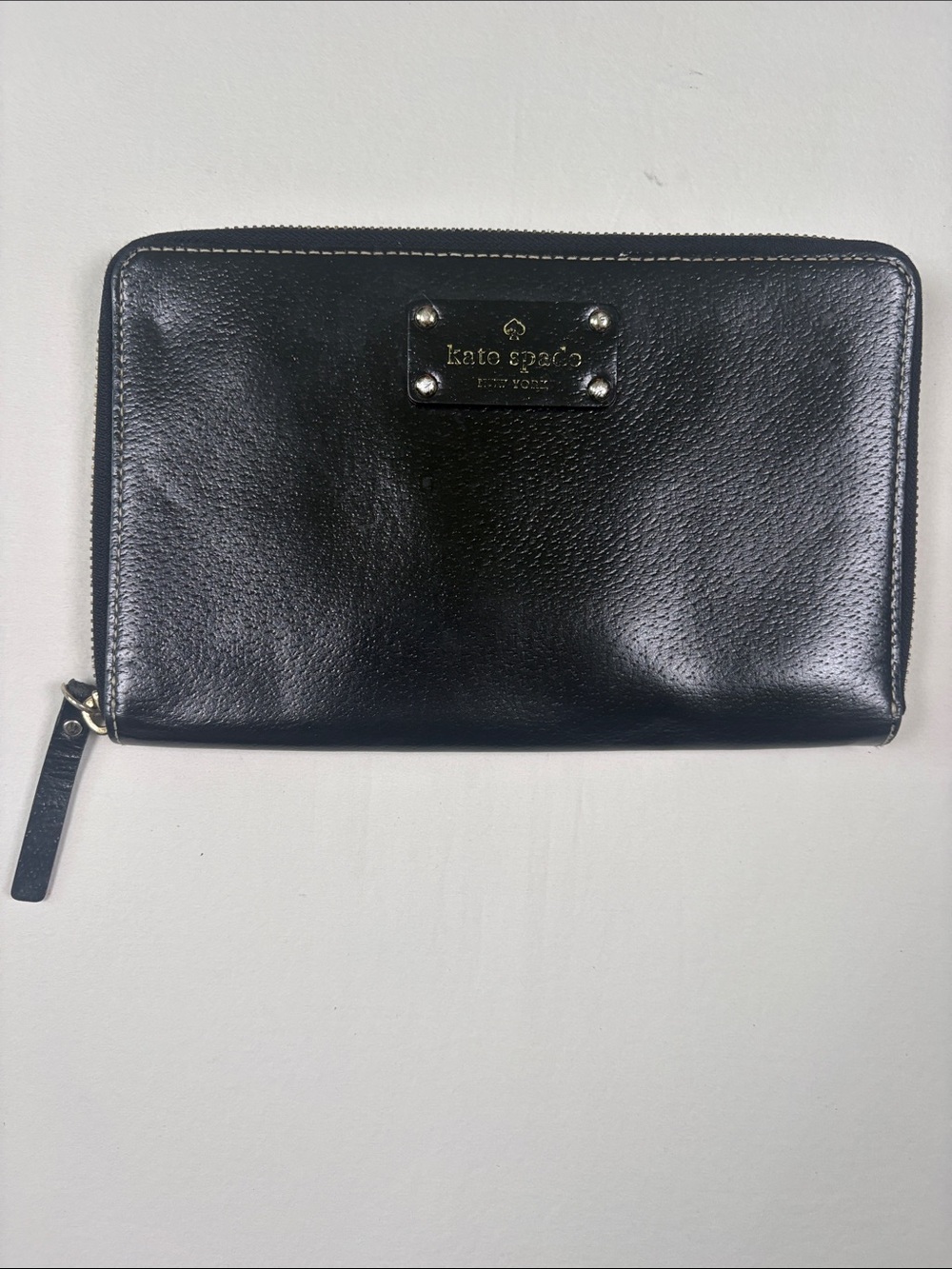 kate spade black leather zip-around wallet with logo plaque
